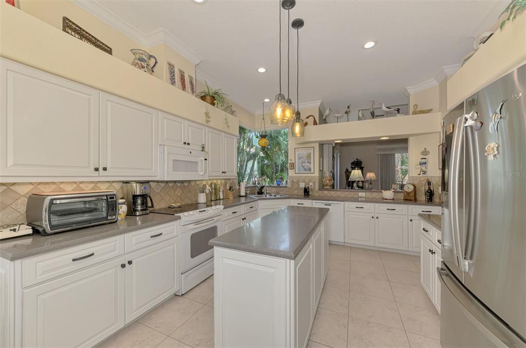 For Sale: $575,000 (2 beds, 2 baths, 2100 Square Feet)