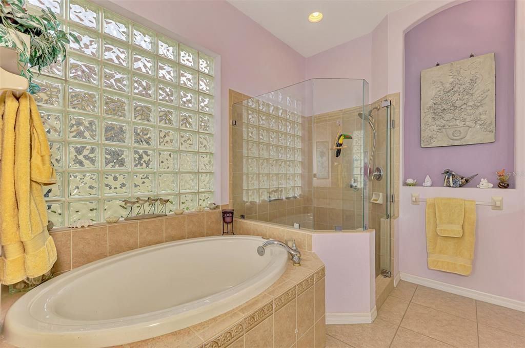 For Sale: $575,000 (2 beds, 2 baths, 2100 Square Feet)