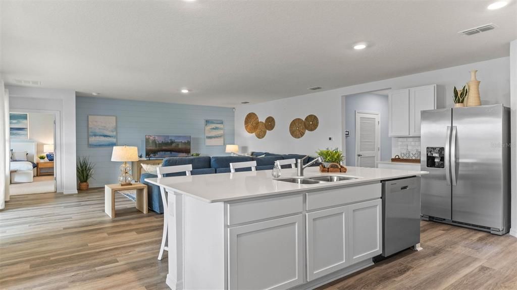 Activo con contrato: $409,990 (4 camas, 3 baños, 2020 Pies cuadrados)