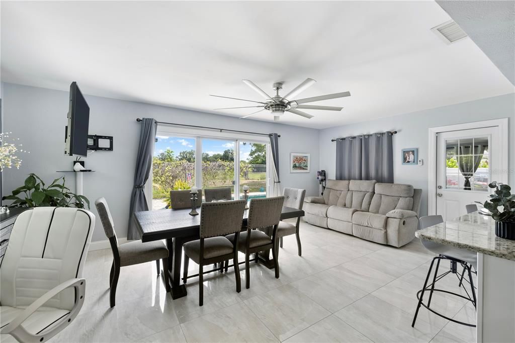 Activo con contrato: $455,000 (3 camas, 2 baños, 1836 Pies cuadrados)