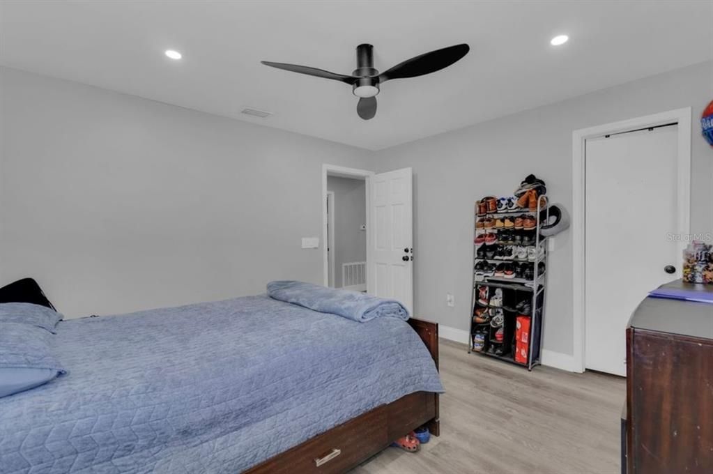 For Sale: $465,000 (5 beds, 3 baths, 1930 Square Feet)