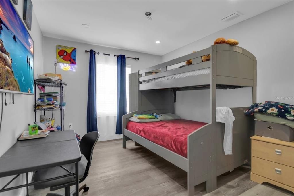 For Sale: $465,000 (5 beds, 3 baths, 1930 Square Feet)