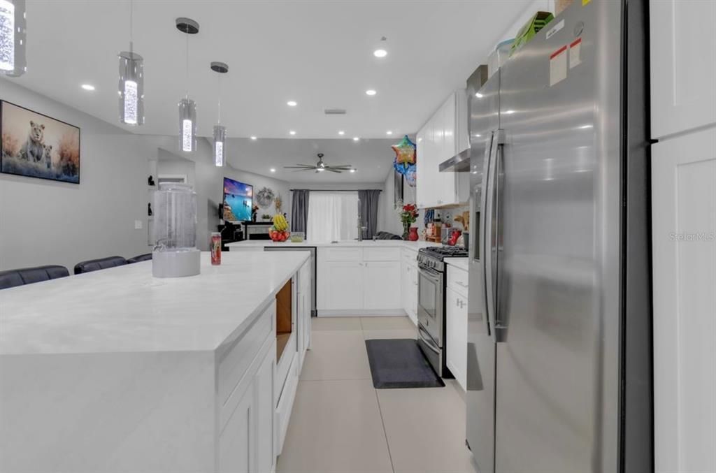 For Sale: $465,000 (5 beds, 3 baths, 1930 Square Feet)