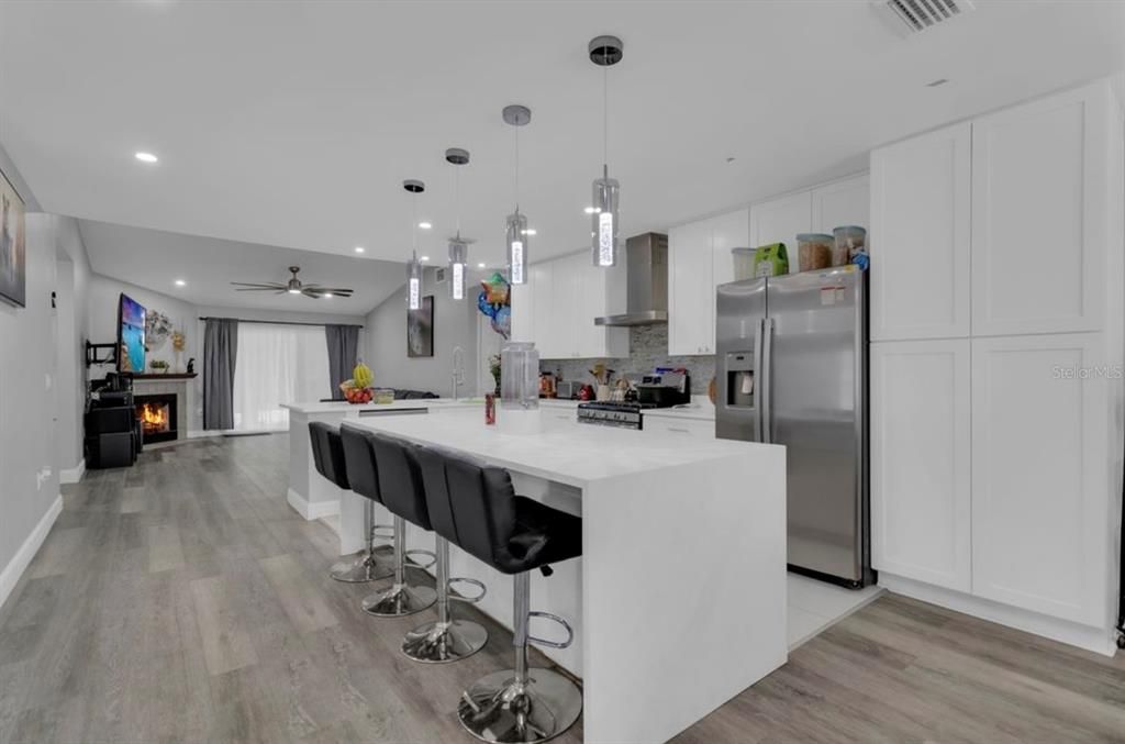 For Sale: $465,000 (5 beds, 3 baths, 1930 Square Feet)