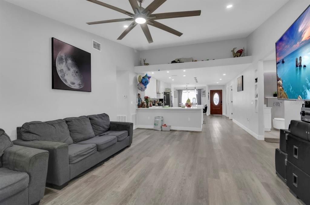 For Sale: $465,000 (5 beds, 3 baths, 1930 Square Feet)