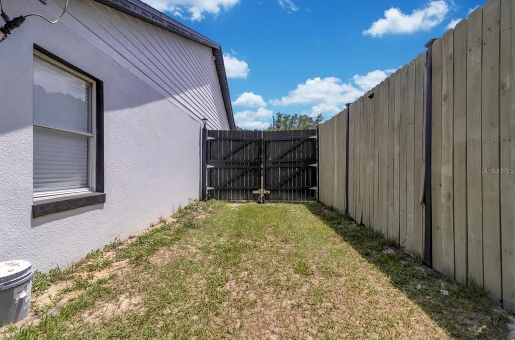 For Sale: $465,000 (5 beds, 3 baths, 1930 Square Feet)