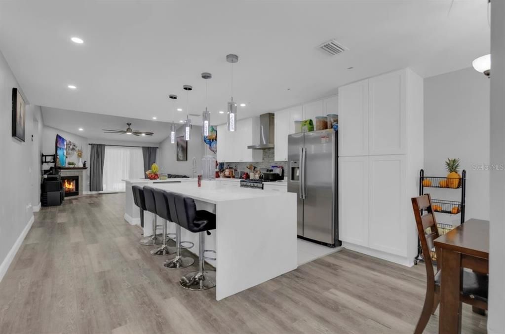 For Sale: $465,000 (5 beds, 3 baths, 1930 Square Feet)