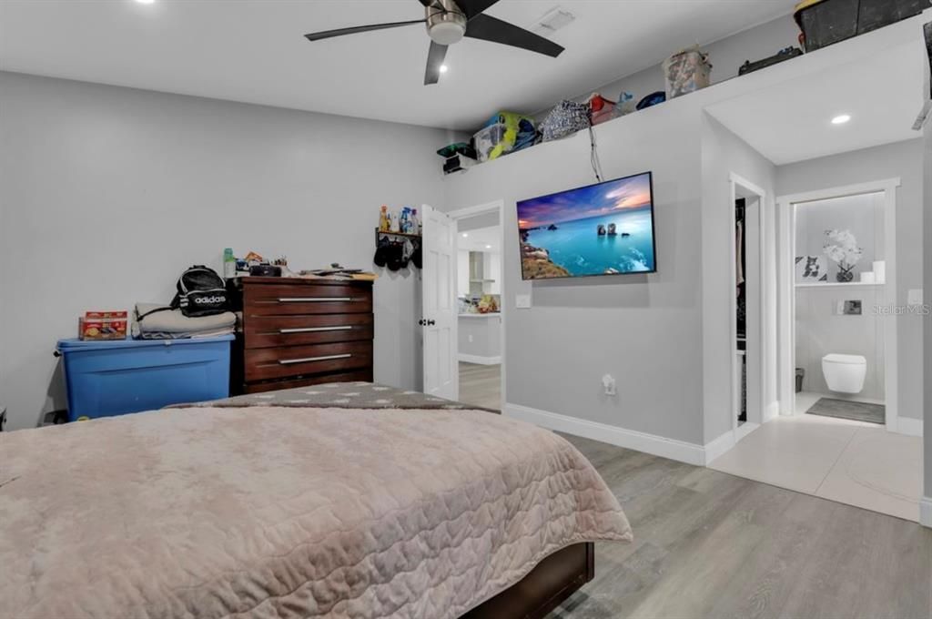 For Sale: $465,000 (5 beds, 3 baths, 1930 Square Feet)