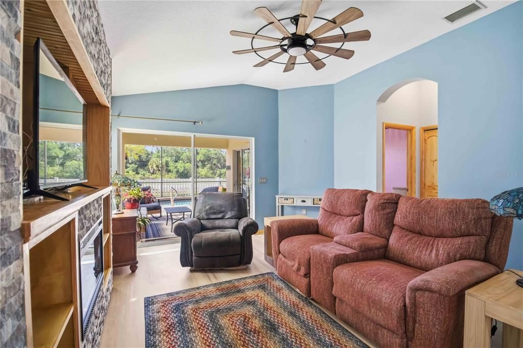 На продажу: $535,000 (3 спален, 2 ванн, 1734 Квадратных фут)