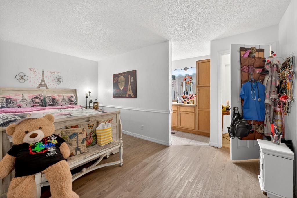 For Sale: $589,900 (6 beds, 4 baths, 2247 Square Feet)