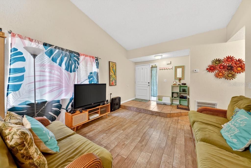 For Sale: $589,900 (6 beds, 4 baths, 2247 Square Feet)