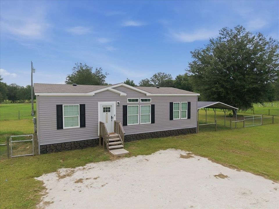For Sale: $275,000 (3 beds, 2 baths, 1144 Square Feet)