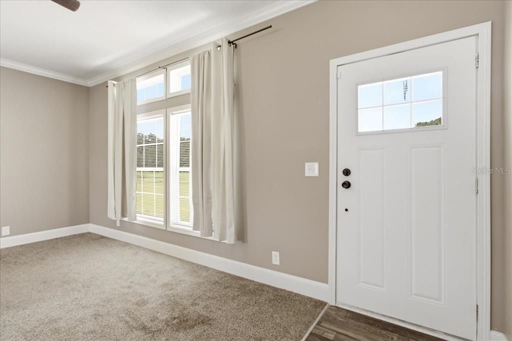 For Sale: $275,000 (3 beds, 2 baths, 1144 Square Feet)