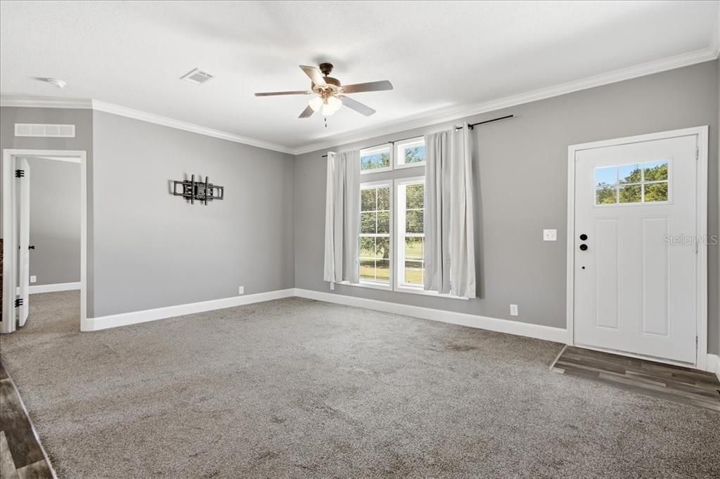 For Sale: $275,000 (3 beds, 2 baths, 1144 Square Feet)