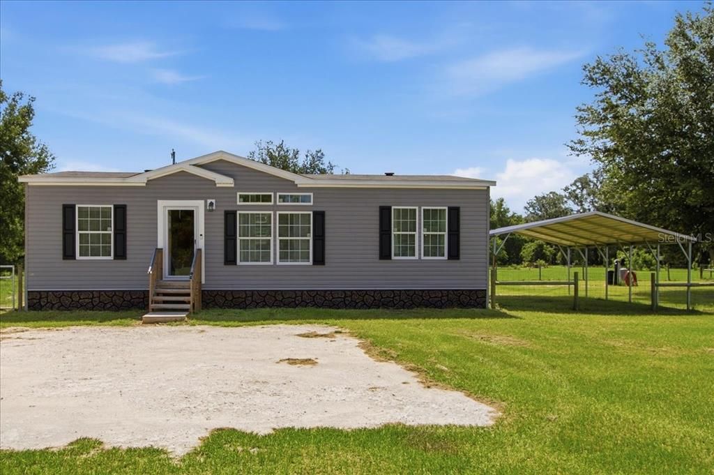 For Sale: $275,000 (3 beds, 2 baths, 1144 Square Feet)