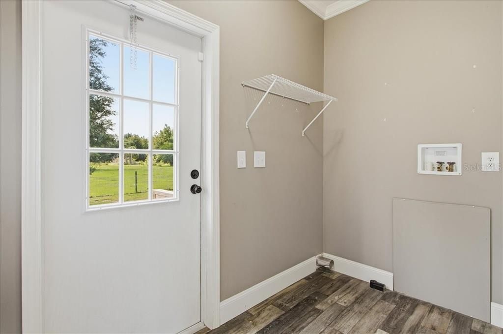 For Sale: $275,000 (3 beds, 2 baths, 1144 Square Feet)