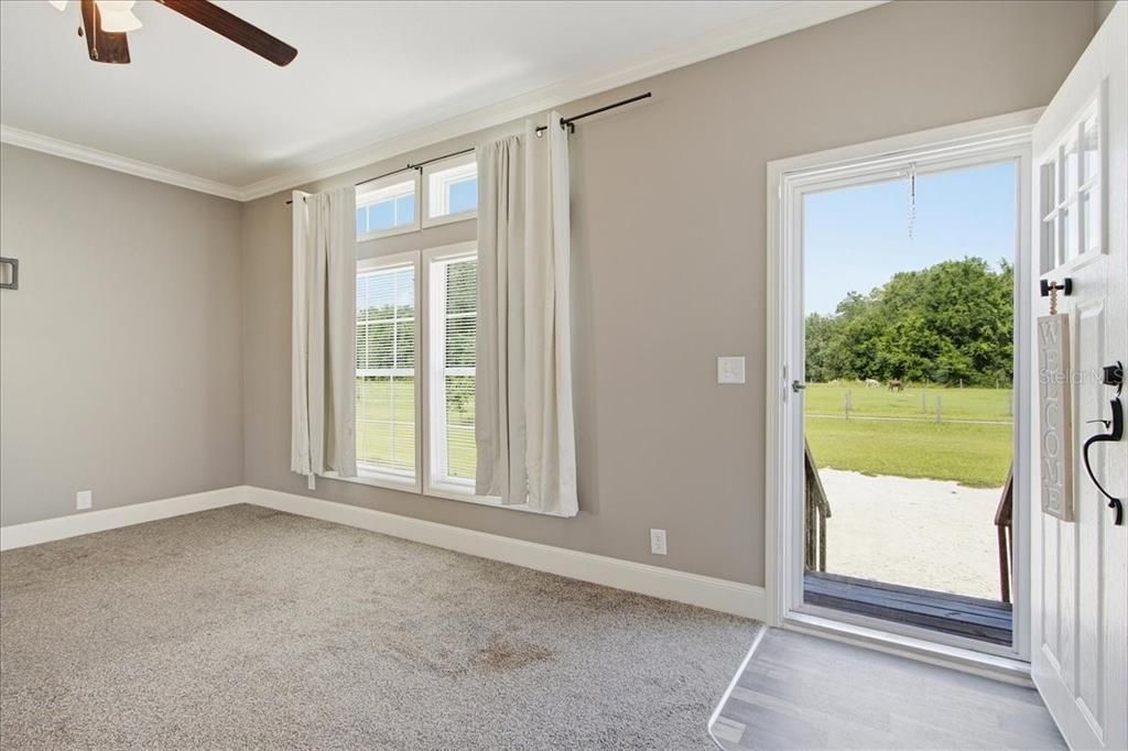 For Sale: $275,000 (3 beds, 2 baths, 1144 Square Feet)