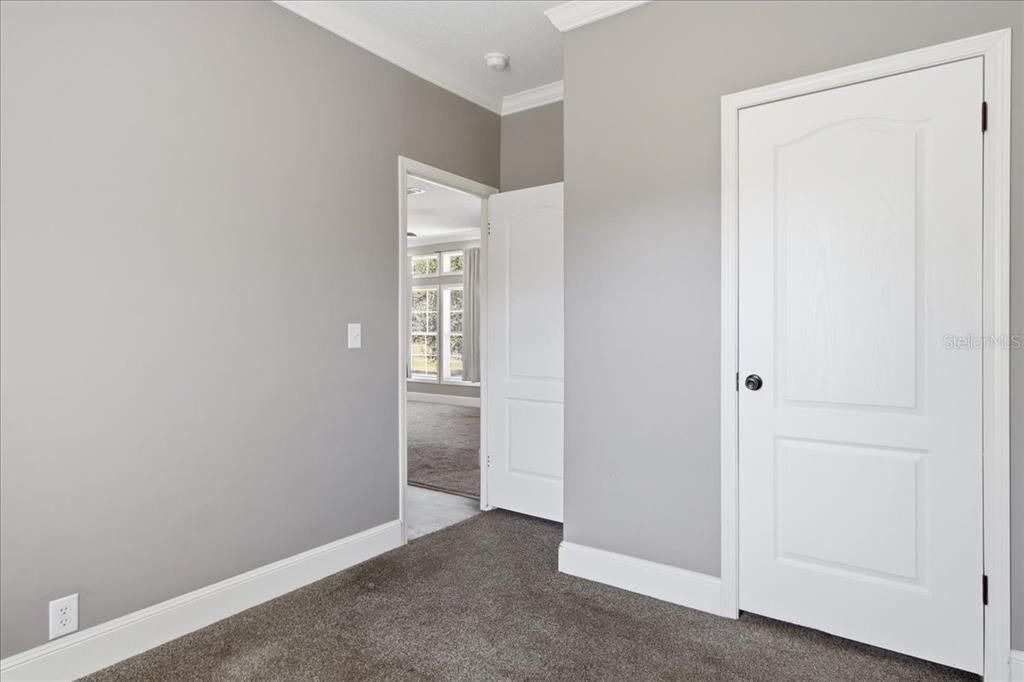 For Sale: $275,000 (3 beds, 2 baths, 1144 Square Feet)