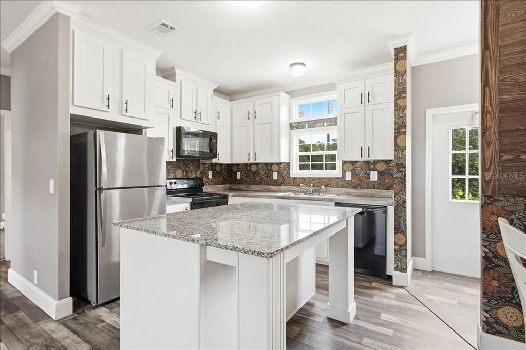 For Sale: $275,000 (3 beds, 2 baths, 1144 Square Feet)