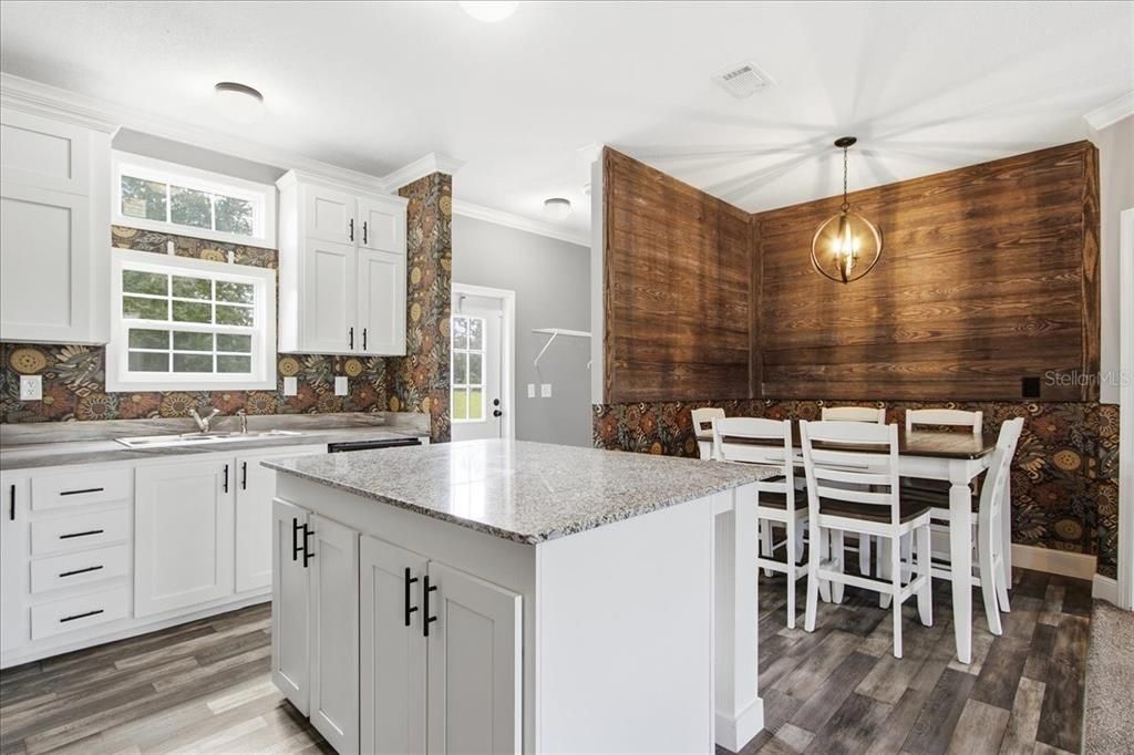 For Sale: $275,000 (3 beds, 2 baths, 1144 Square Feet)