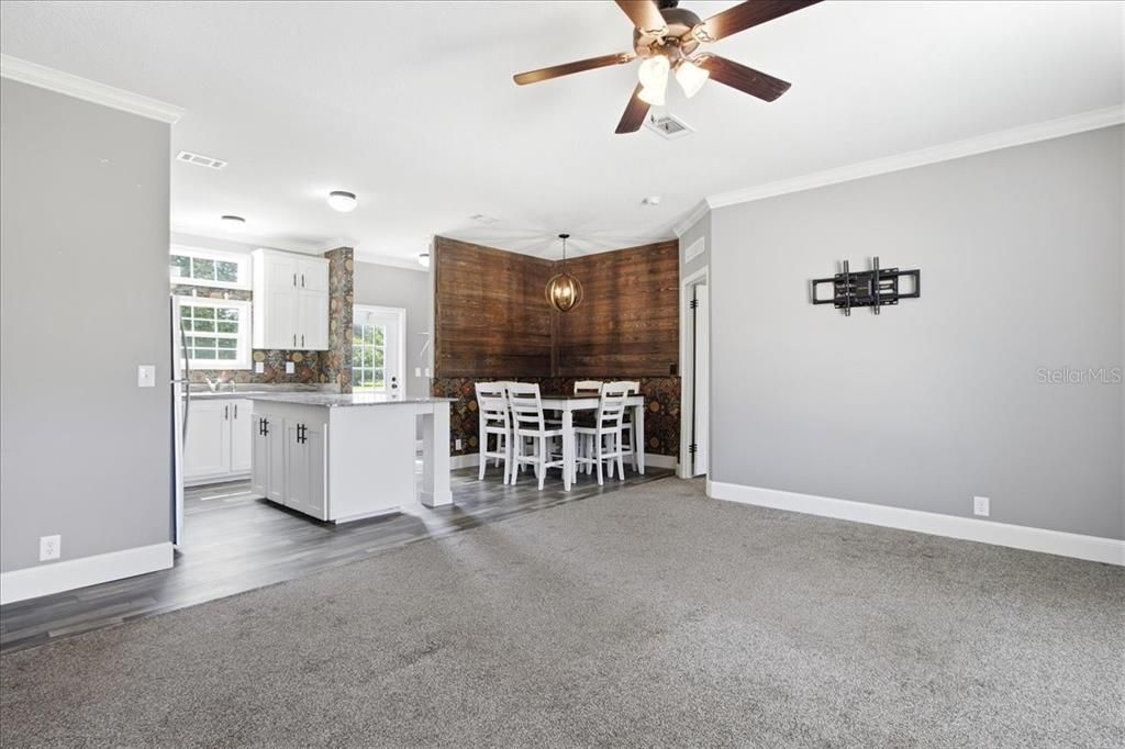 For Sale: $275,000 (3 beds, 2 baths, 1144 Square Feet)