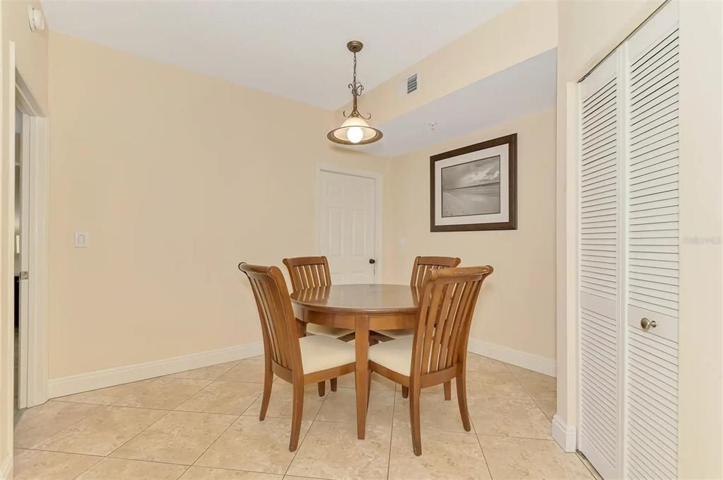 Active With Contract: $220,000 (2 beds, 2 baths, 1192 Square Feet)