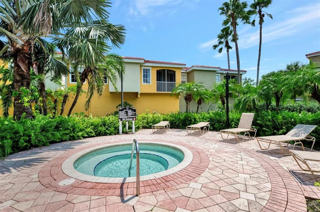 Active With Contract: $220,000 (2 beds, 2 baths, 1192 Square Feet)