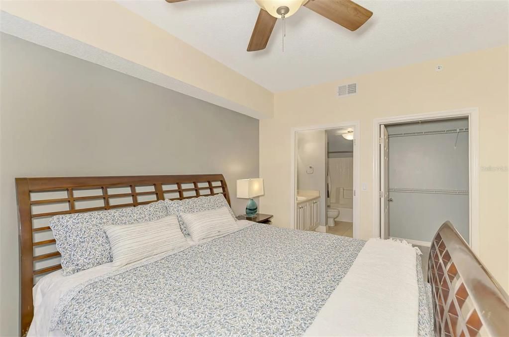 Active With Contract: $220,000 (2 beds, 2 baths, 1192 Square Feet)