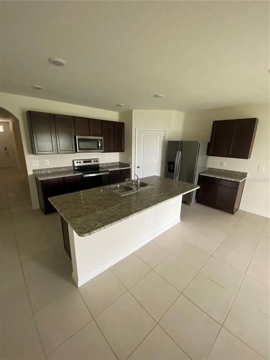 For Rent: $2,800 (4 beds, 2 baths, 1828 Square Feet)