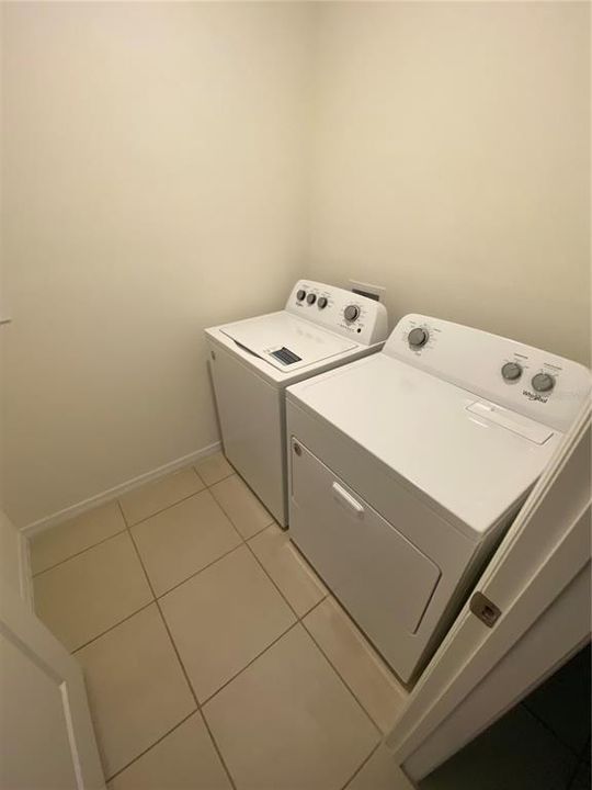 For Rent: $2,800 (4 beds, 2 baths, 1828 Square Feet)
