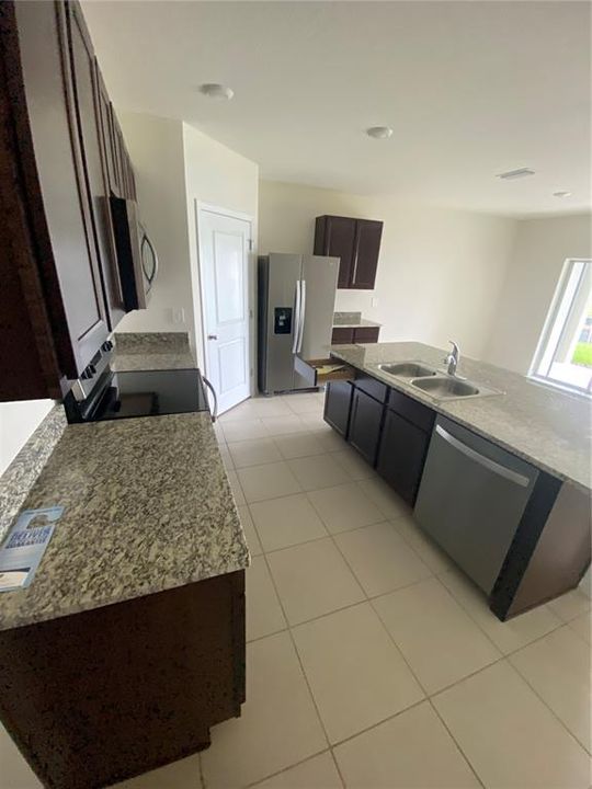 For Rent: $2,800 (4 beds, 2 baths, 1828 Square Feet)