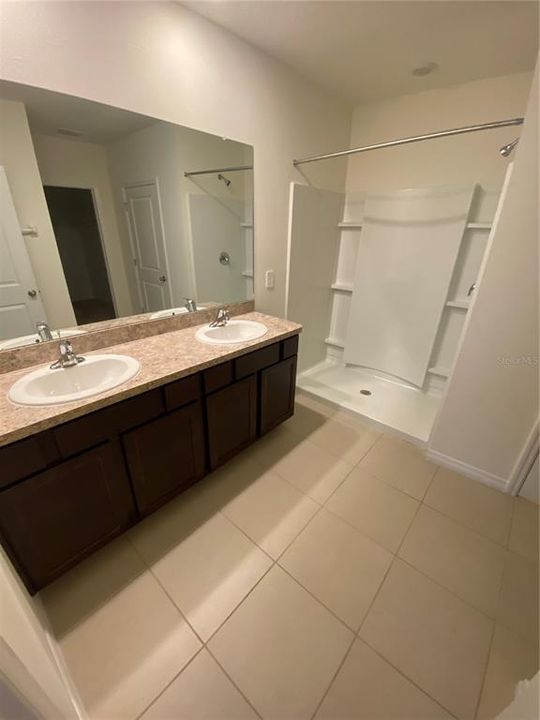 For Rent: $2,800 (4 beds, 2 baths, 1828 Square Feet)