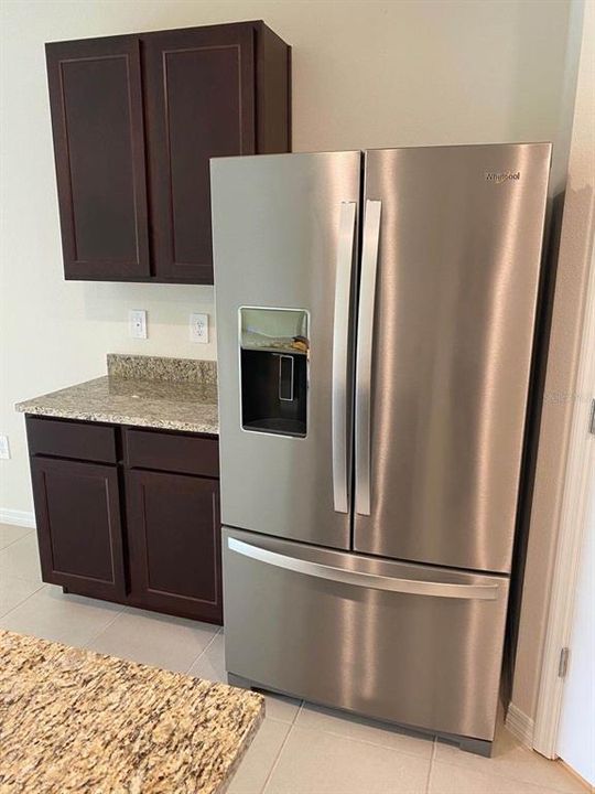 For Rent: $2,800 (4 beds, 2 baths, 1828 Square Feet)