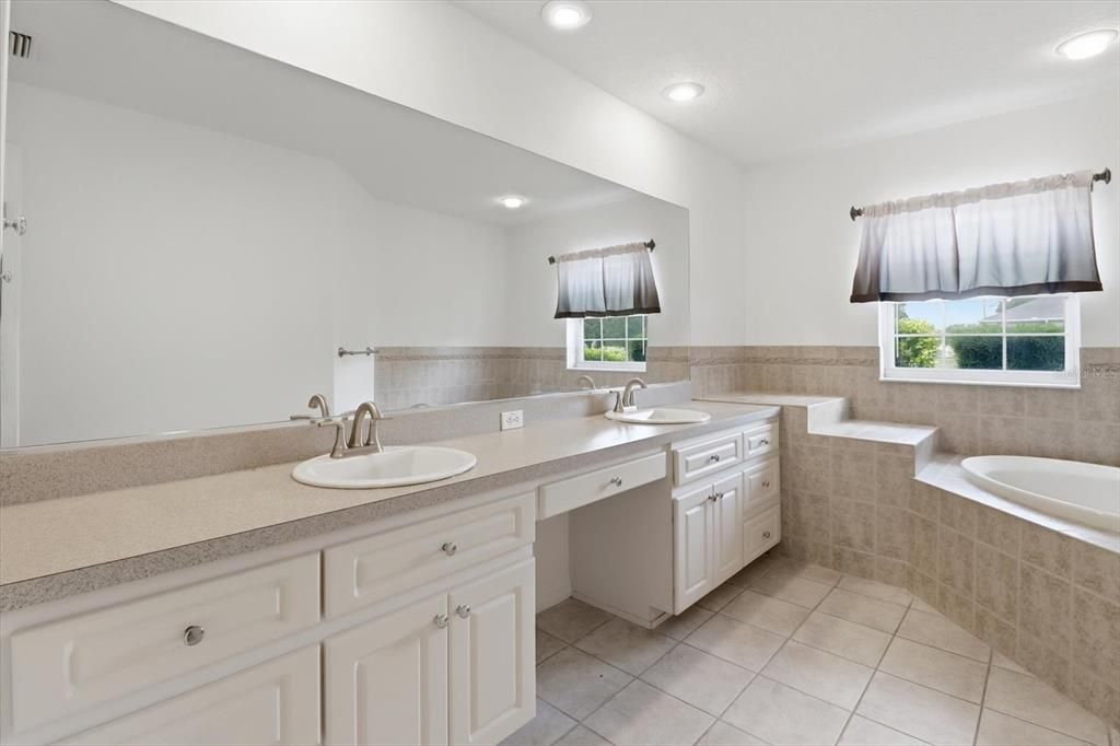 For Sale: $419,900 (3 beds, 2 baths, 2064 Square Feet)