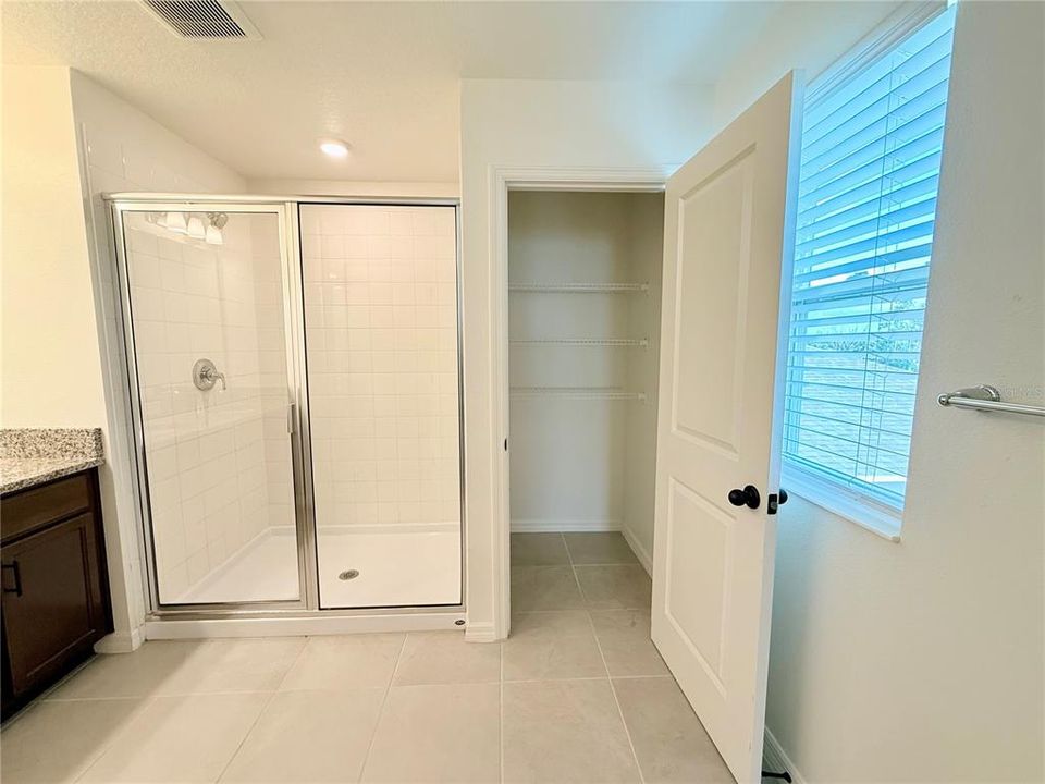 For Rent: $2,995 (5 beds, 3 baths, 2557 Square Feet)