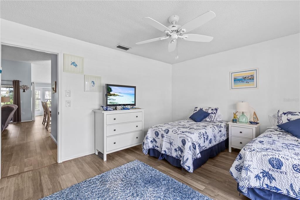 For Sale: $330,000 (2 beds, 2 baths, 1435 Square Feet)