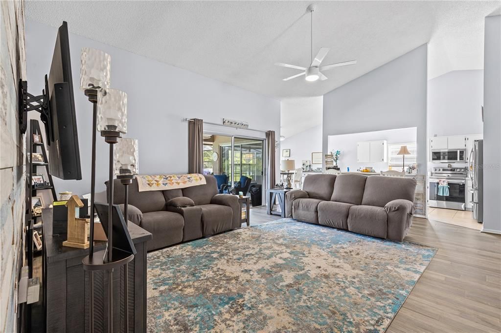For Sale: $330,000 (2 beds, 2 baths, 1435 Square Feet)