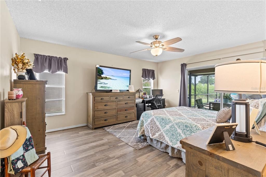 For Sale: $330,000 (2 beds, 2 baths, 1435 Square Feet)