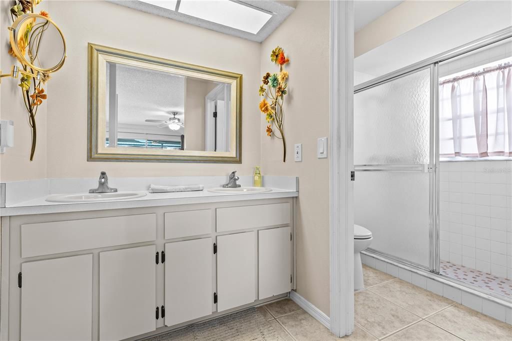 For Sale: $330,000 (2 beds, 2 baths, 1435 Square Feet)