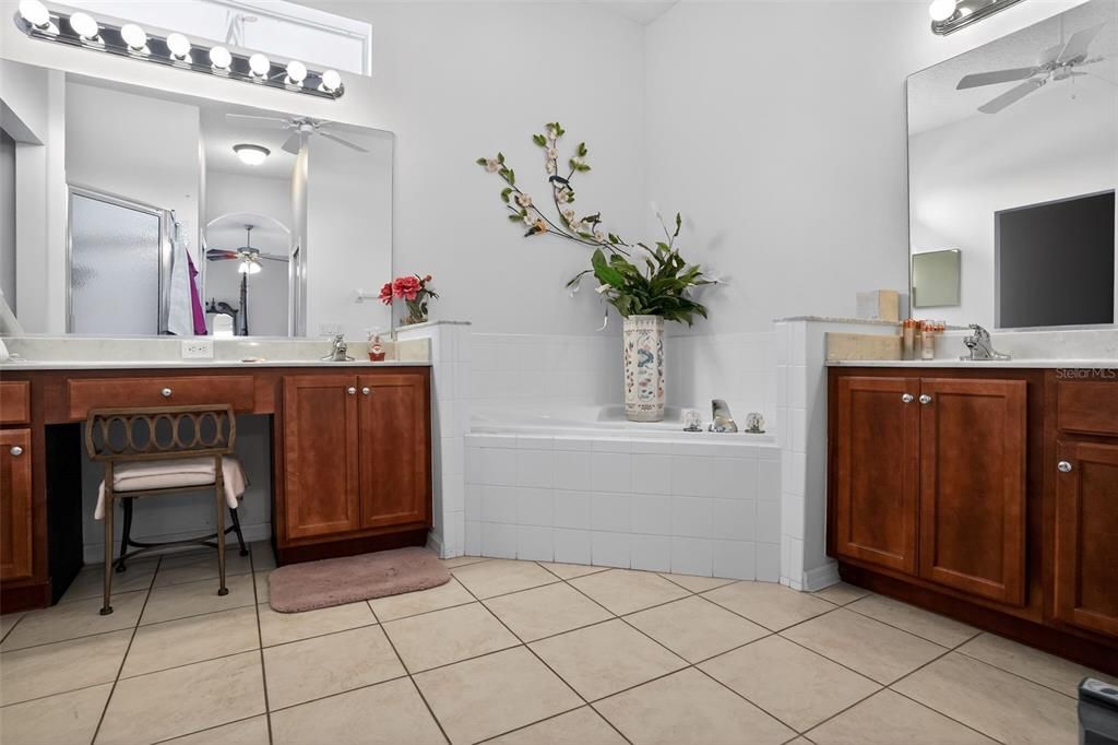 Active With Contract: $289,900 (2 beds, 2 baths, 2188 Square Feet)