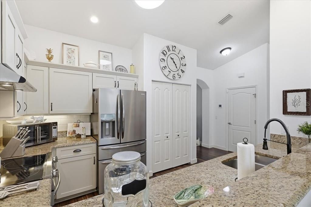 En Venta: $298,900 (3 camas, 2 baños, 1369 Pies cuadrados)