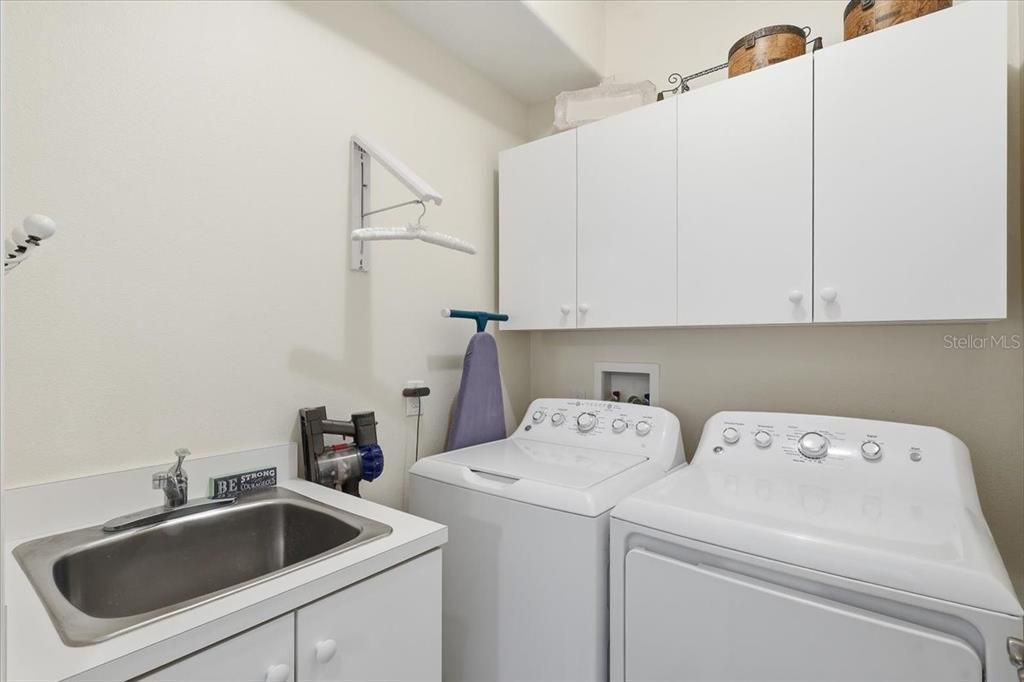 En Venta: $298,900 (3 camas, 2 baños, 1369 Pies cuadrados)