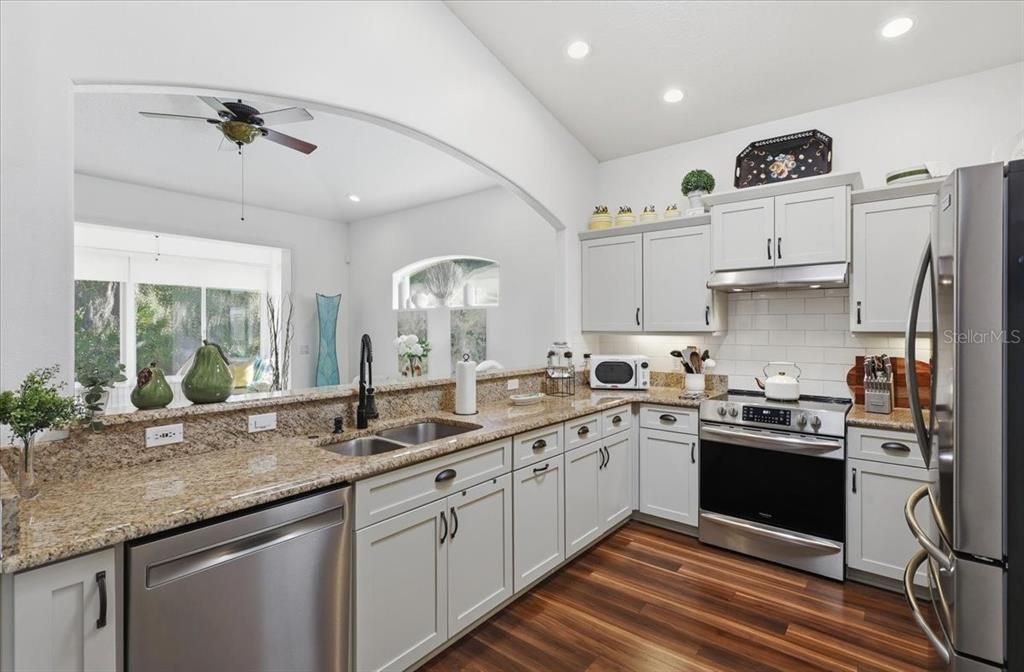 En Venta: $298,900 (3 camas, 2 baños, 1369 Pies cuadrados)