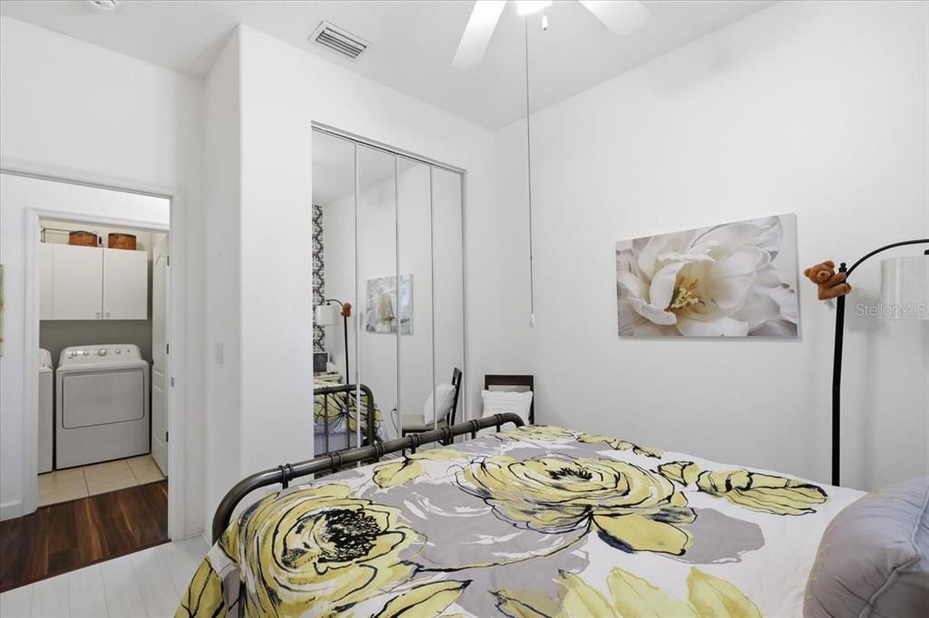En Venta: $298,900 (3 camas, 2 baños, 1369 Pies cuadrados)