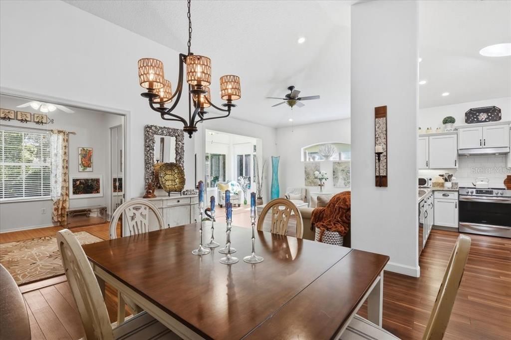En Venta: $298,900 (3 camas, 2 baños, 1369 Pies cuadrados)