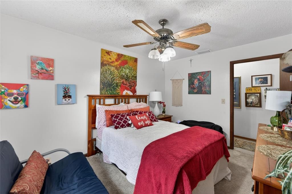 For Sale: $325,000 (3 beds, 2 baths, 1724 Square Feet)