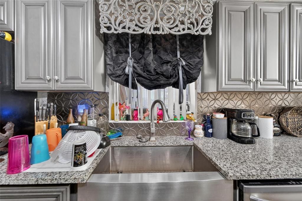 For Sale: $325,000 (3 beds, 2 baths, 1724 Square Feet)