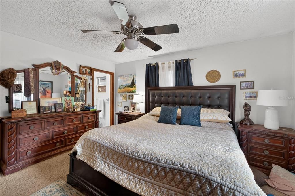 For Sale: $325,000 (3 beds, 2 baths, 1724 Square Feet)