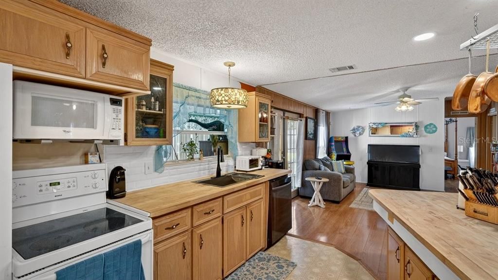 For Sale: $235,000 (3 beds, 2 baths, 1740 Square Feet)