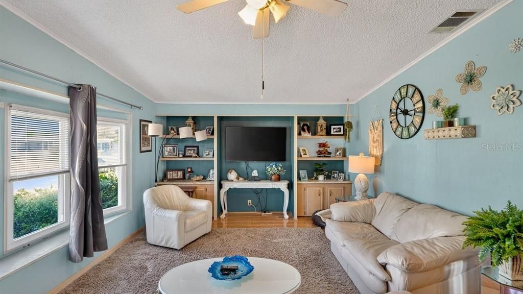 For Sale: $235,000 (3 beds, 2 baths, 1740 Square Feet)
